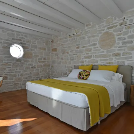 Aethra Apartment