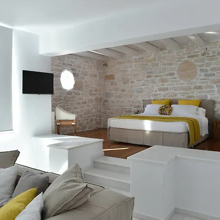 Aethra Apartment